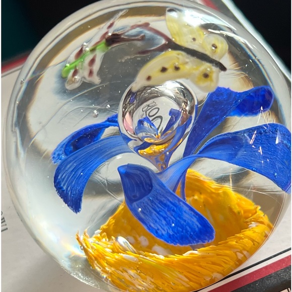 Glass Paperweight with Controlled Bubble and Flower - Picture 16 of 16